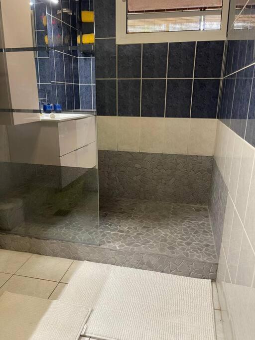 Duplex 1 Mn Plage De Trou D Eau Location A La Semaine Minimum La Saline Les Bains Zewnętrze zdjęcie
